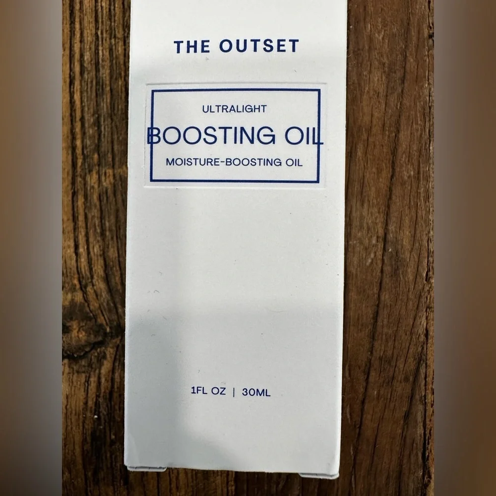 The Outset Ultralight Boosting Oil Moisture-Boosting Oil — White